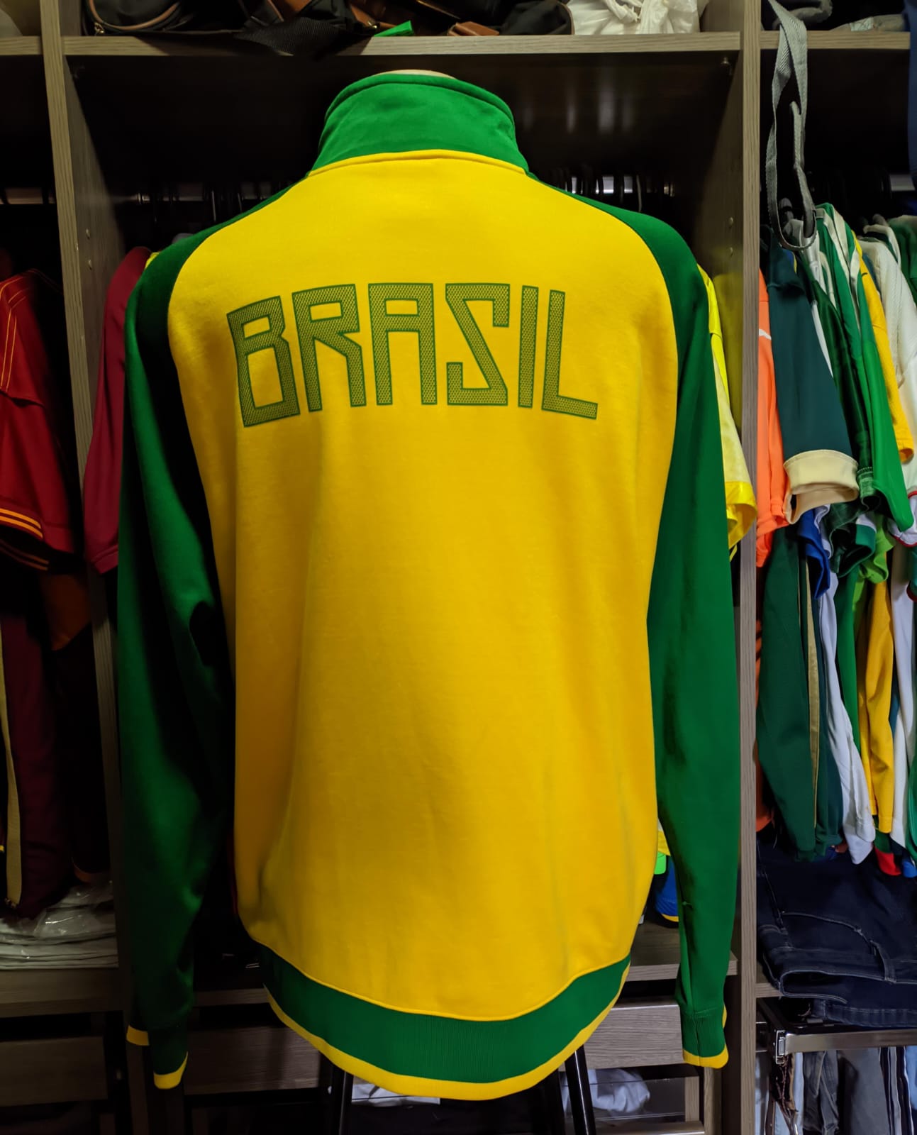 Jaqueta Brasil (ótimo estado) veste GG