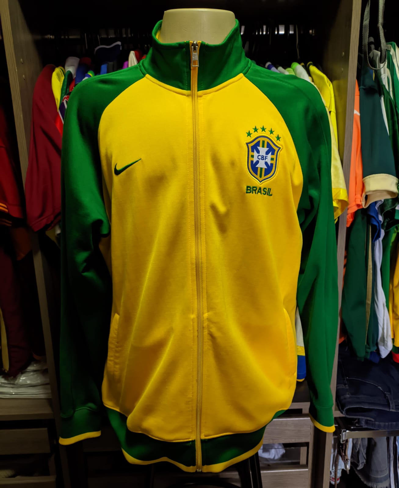 Jaqueta Brasil (ótimo estado) veste GG