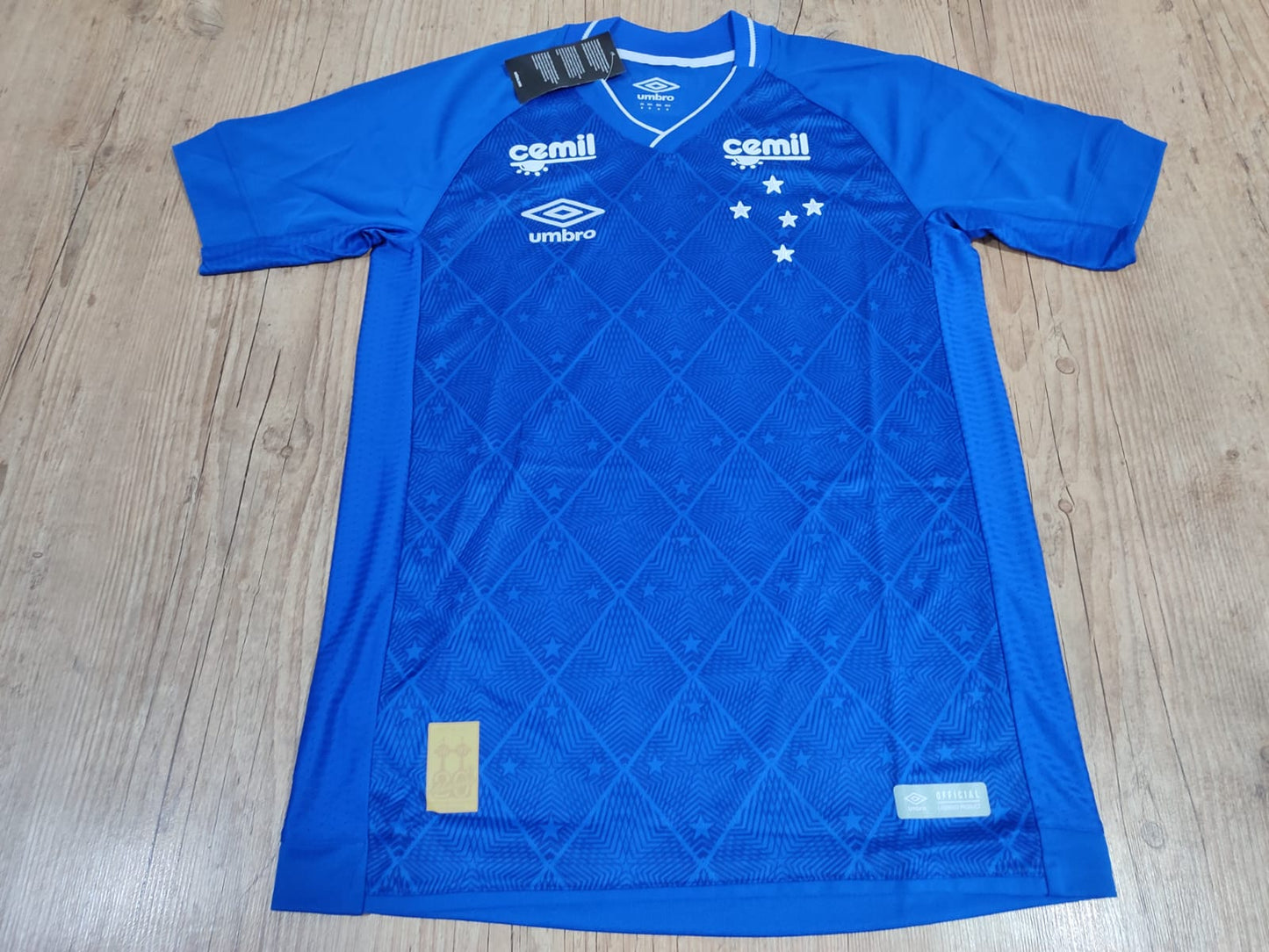 Camisa Cruzeiro Umbro 2017 modelo torcedor na etiqueta sem patrocinio