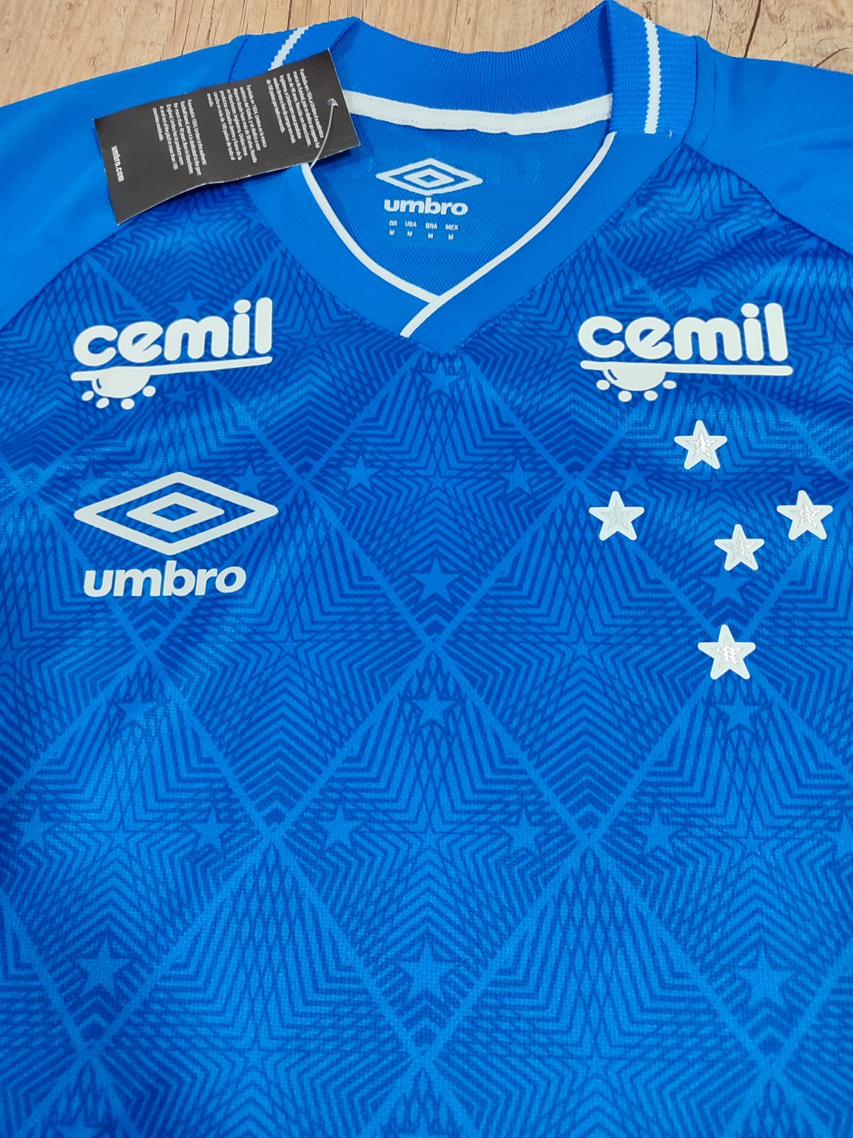 Camisa Cruzeiro Umbro 2017 modelo torcedor na etiqueta sem patrocinio