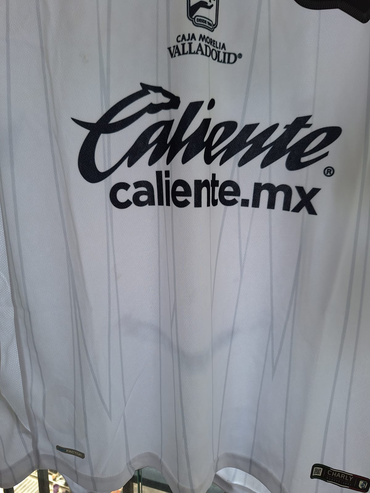 Camisa Charly Fútbol de Gallos de Querétaro 2020-21 (pequenos defeitos)