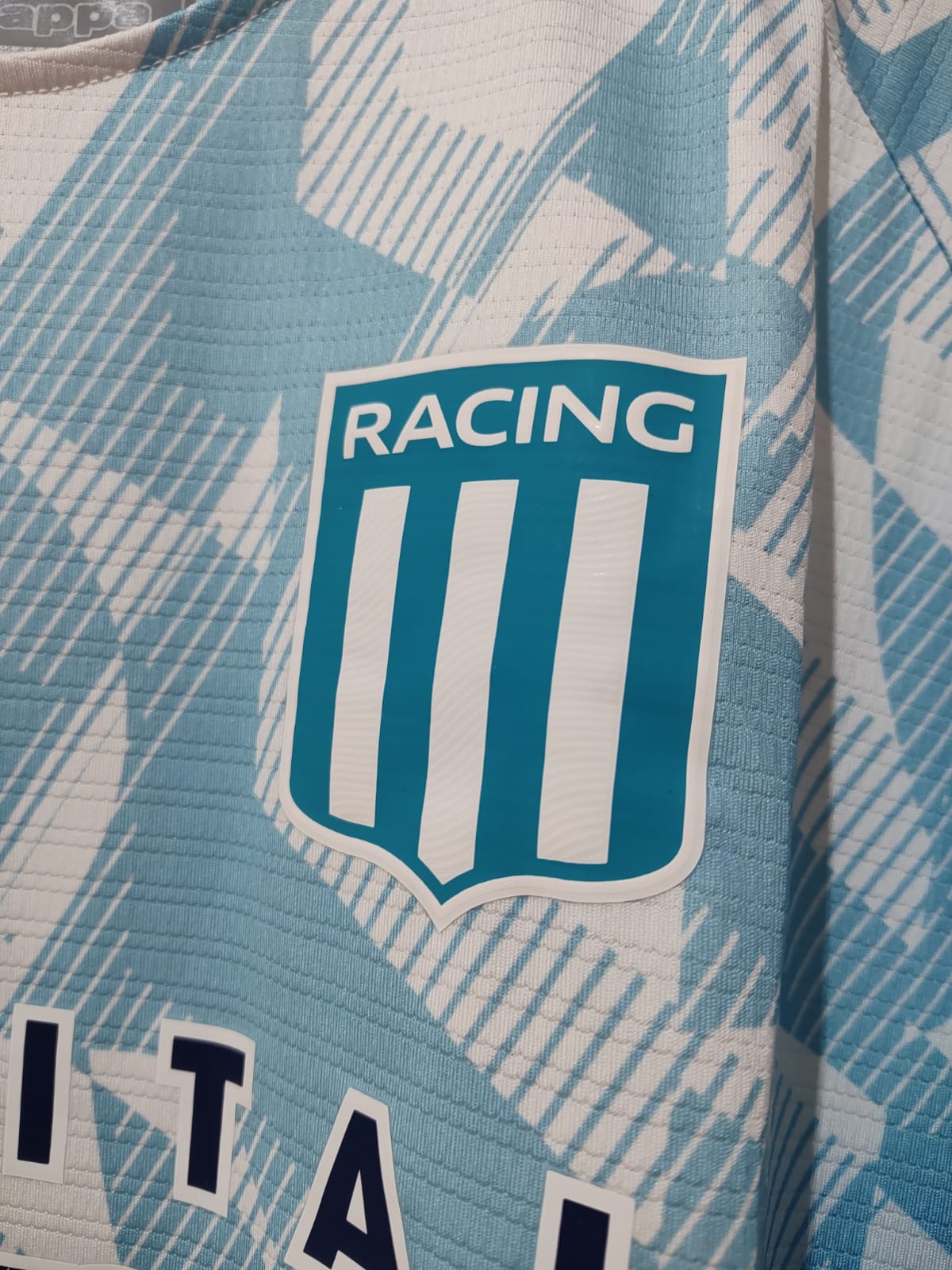 Racing Away 2023 nova na etiqueta