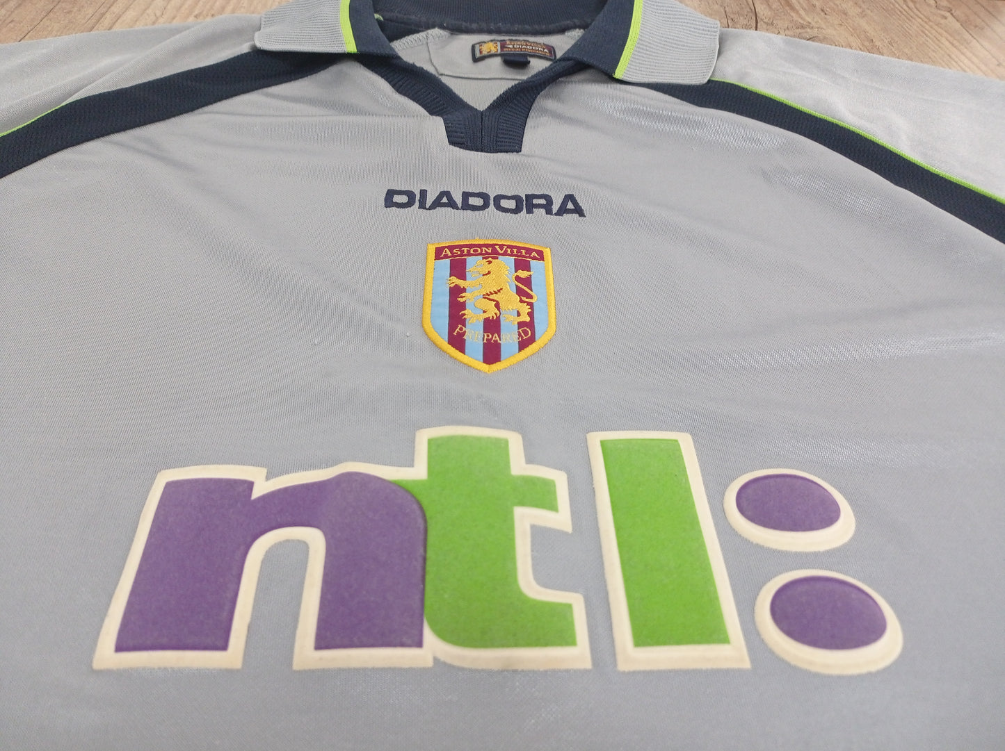 Camisa do Aston Villa - Away - 2001/2002