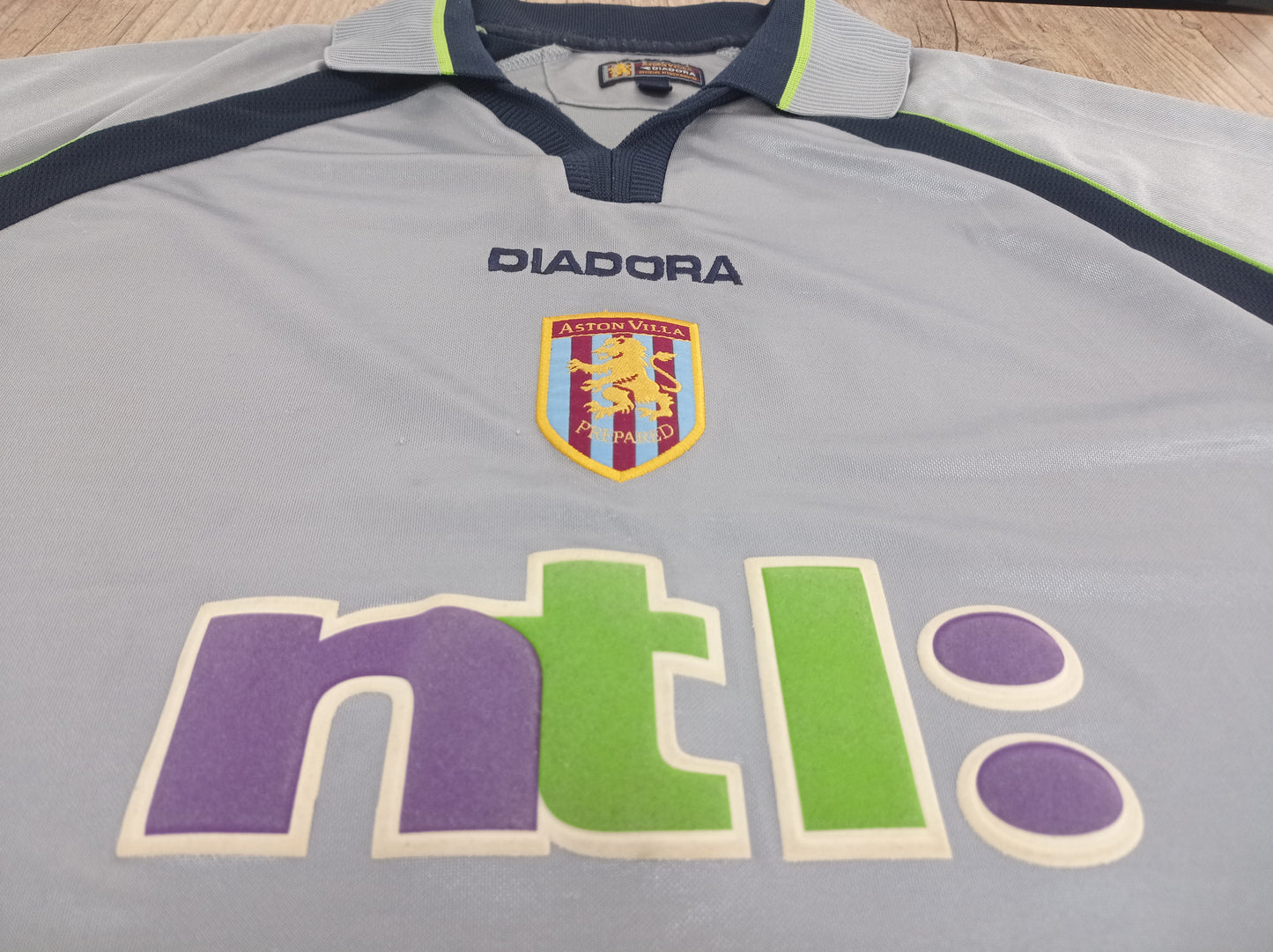 Camisa do Aston Villa - Away - 2001/2002