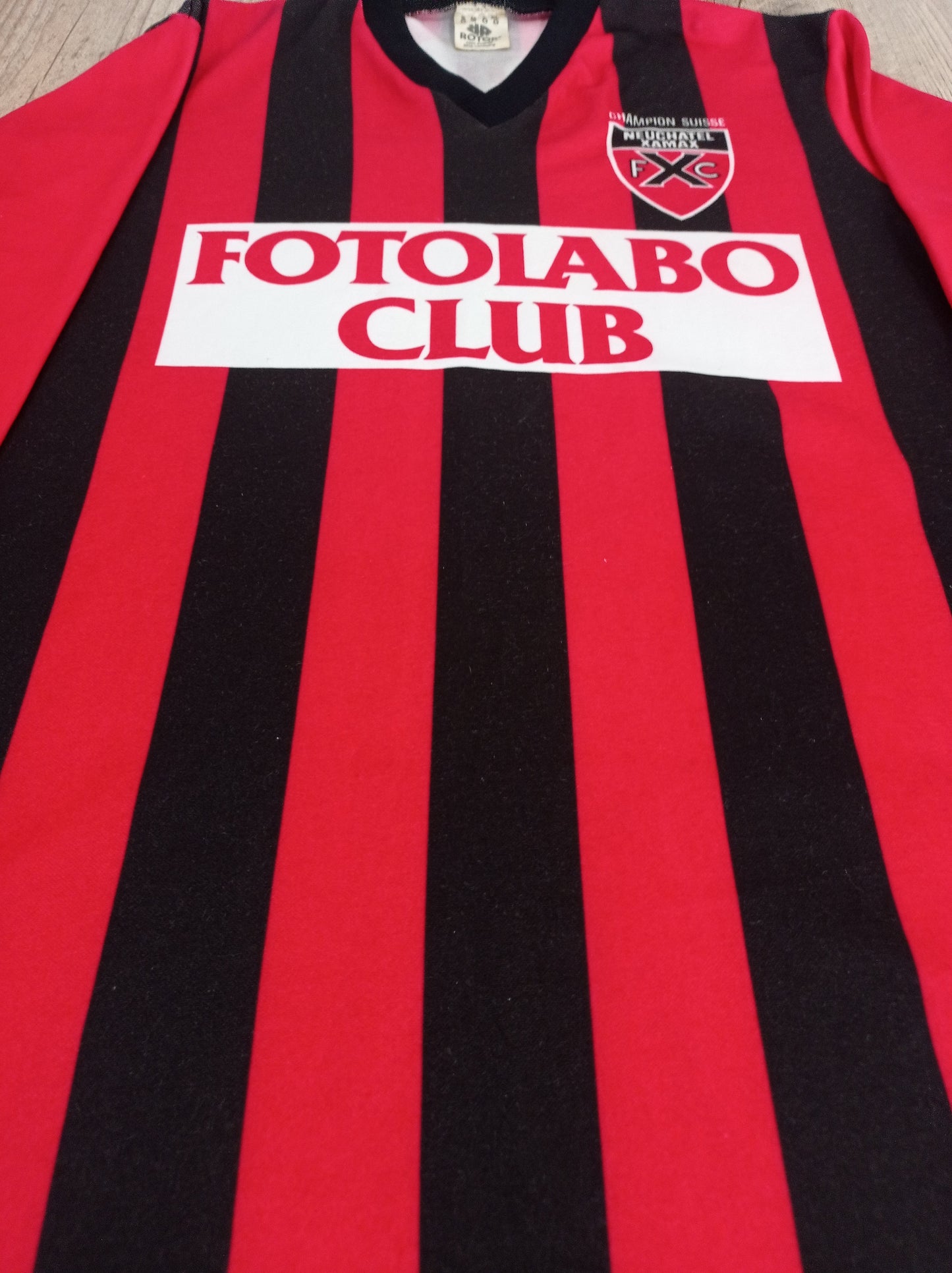 Rara Camisa do Neuchatel Xamax - Edição Especial Campeão - 1987/1988 - Suíça - Mangas Longas