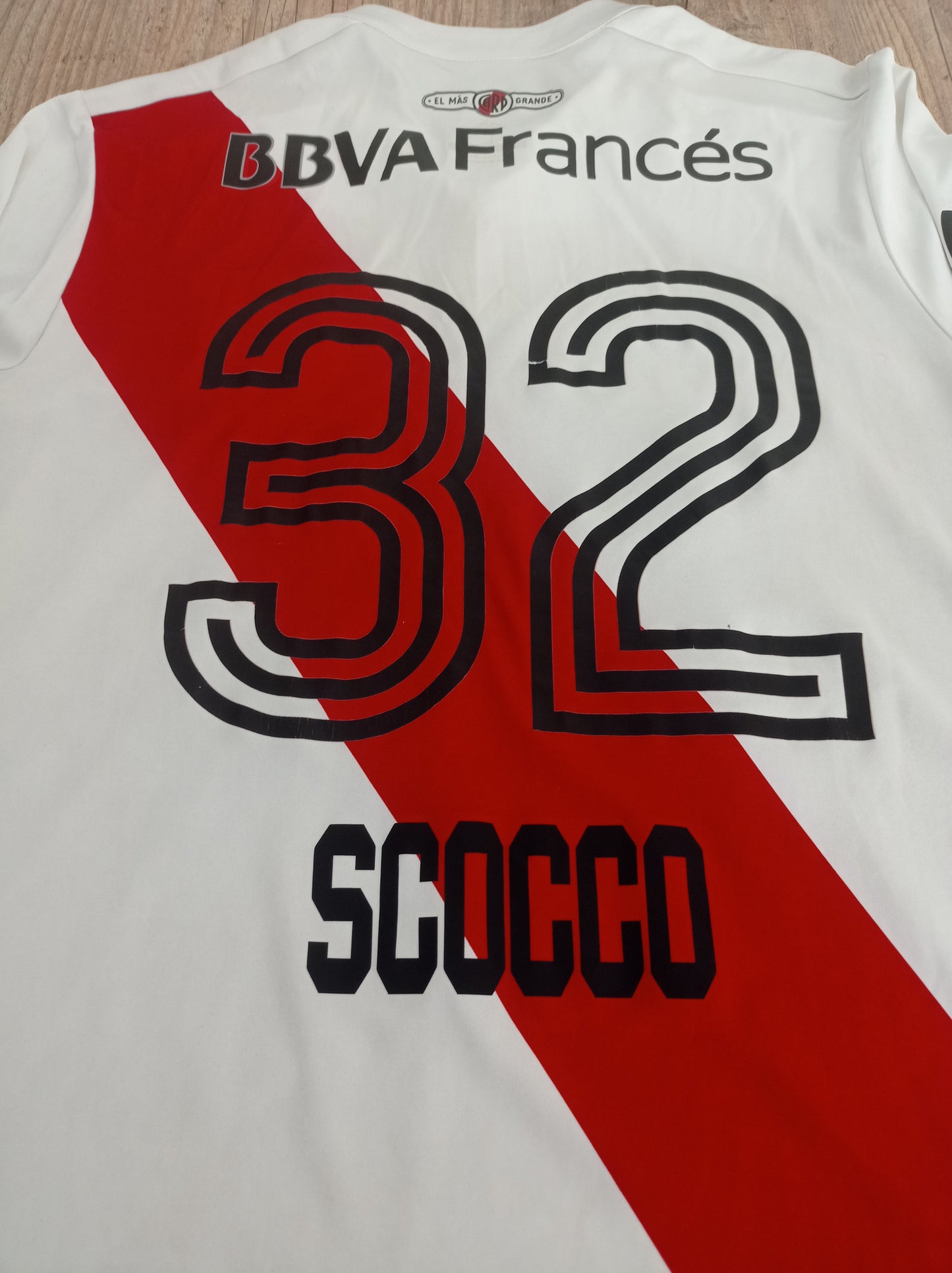 Lindíssima Camisa do River Plate - Home - 2017/2018 - #32 Scocco - Mangas Longas