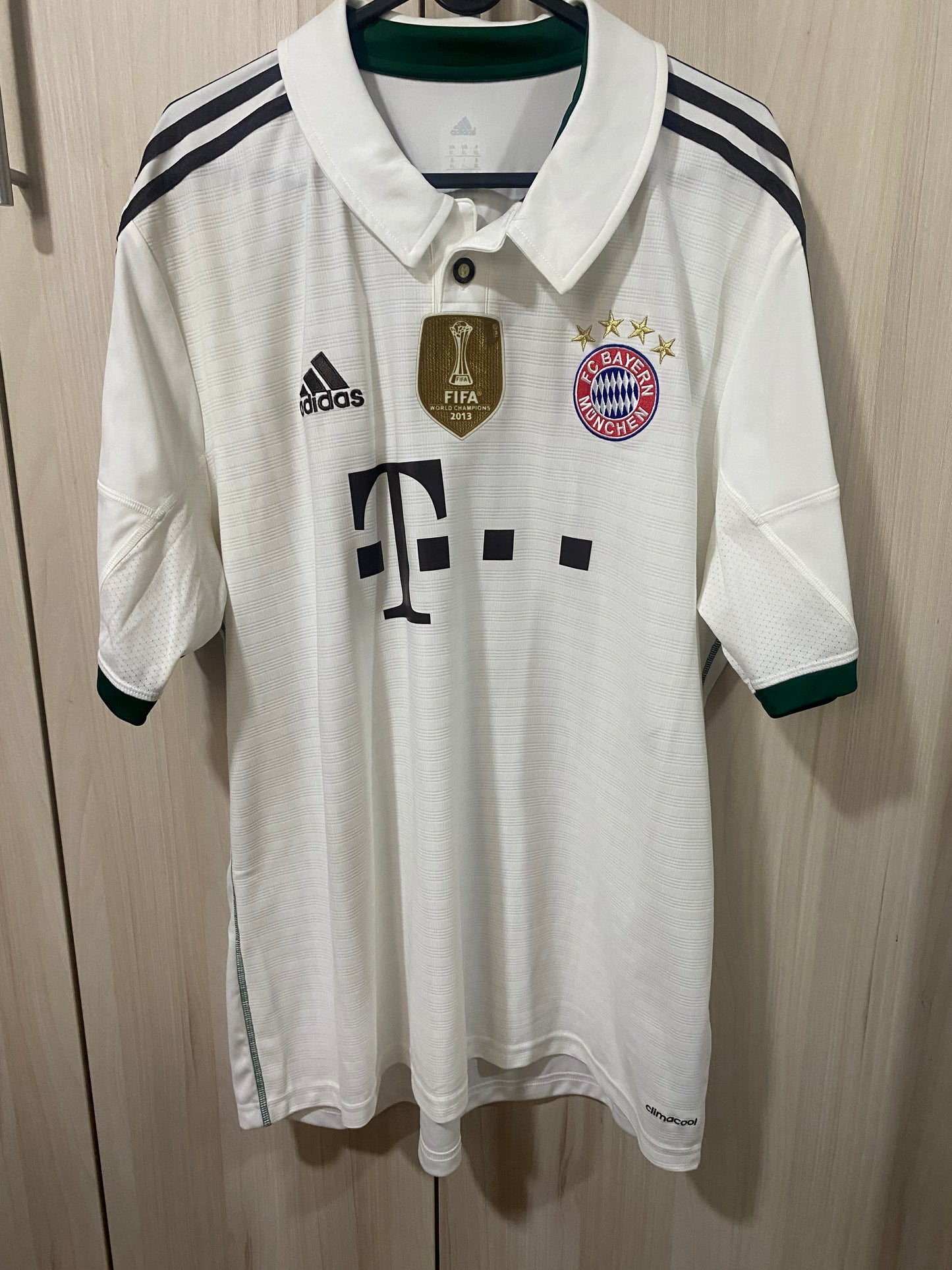 Camisa Bayern de Munique Third "Oktoberfest" 2013 - Tamanho XL (58 x 78 cm)