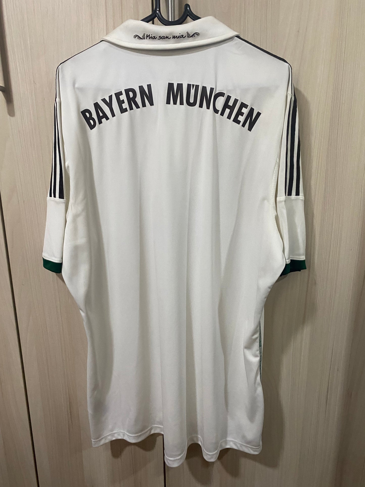 Camisa Bayern de Munique Third "Oktoberfest" 2013 - Tamanho XL (58 x 78 cm)