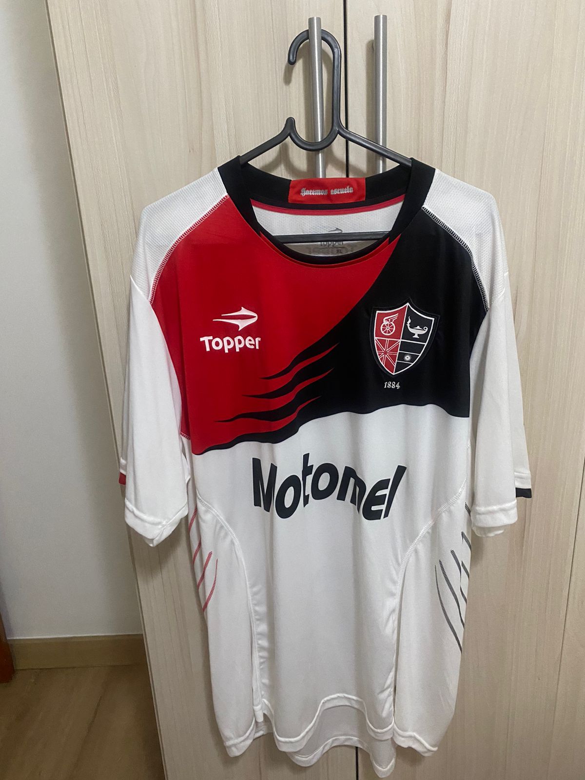 Camisa Newells Topper