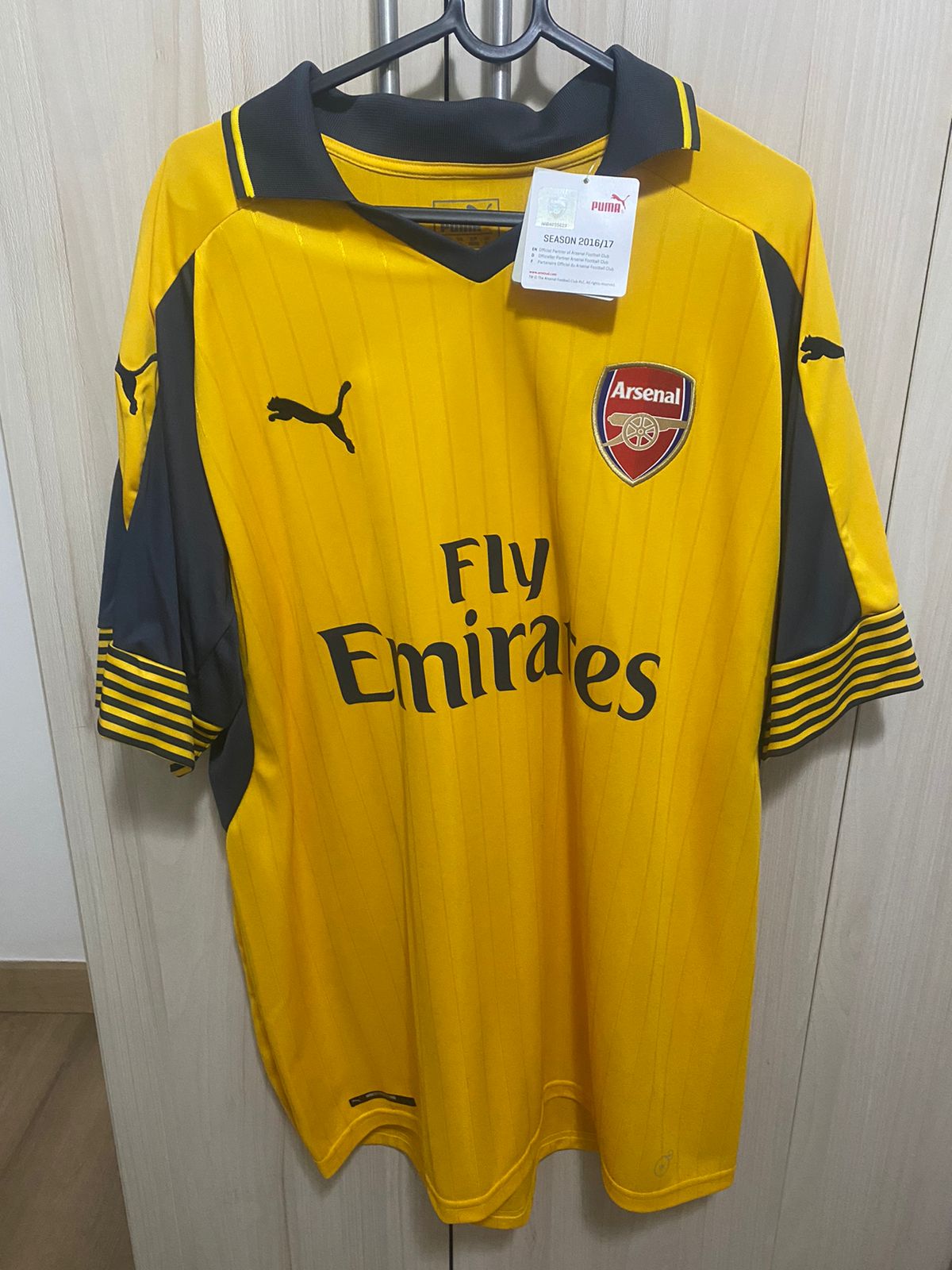 Camisa Arsenal away GG Ozil