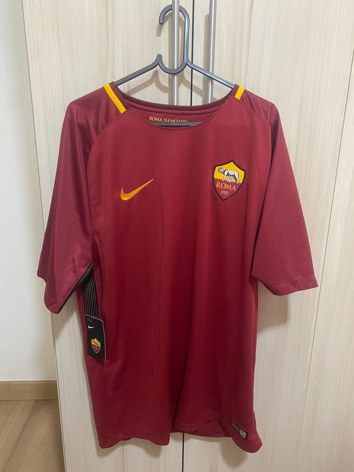 Football Shirt Nike AS Roma 2017/18 Home 847284-613