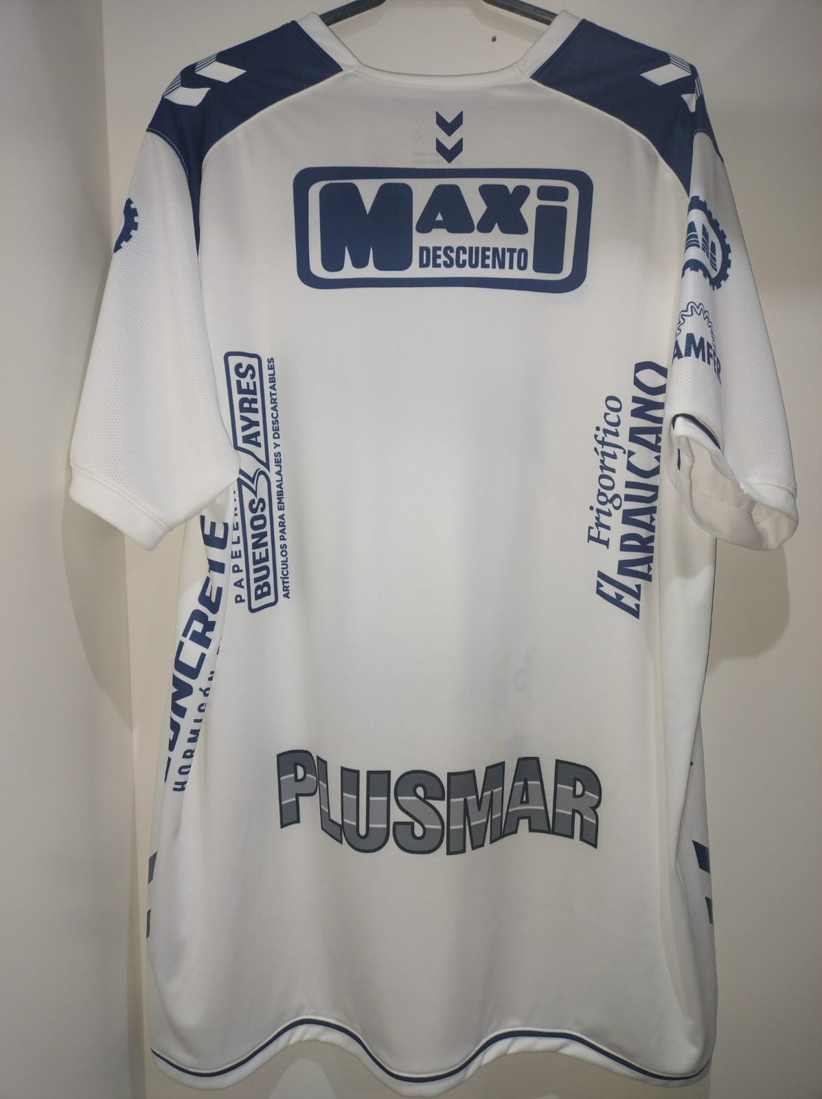 Camiseta Quilmes 2GG (60 x 77 cm) - Ajustada - Nova com Etiqueta - Hummel