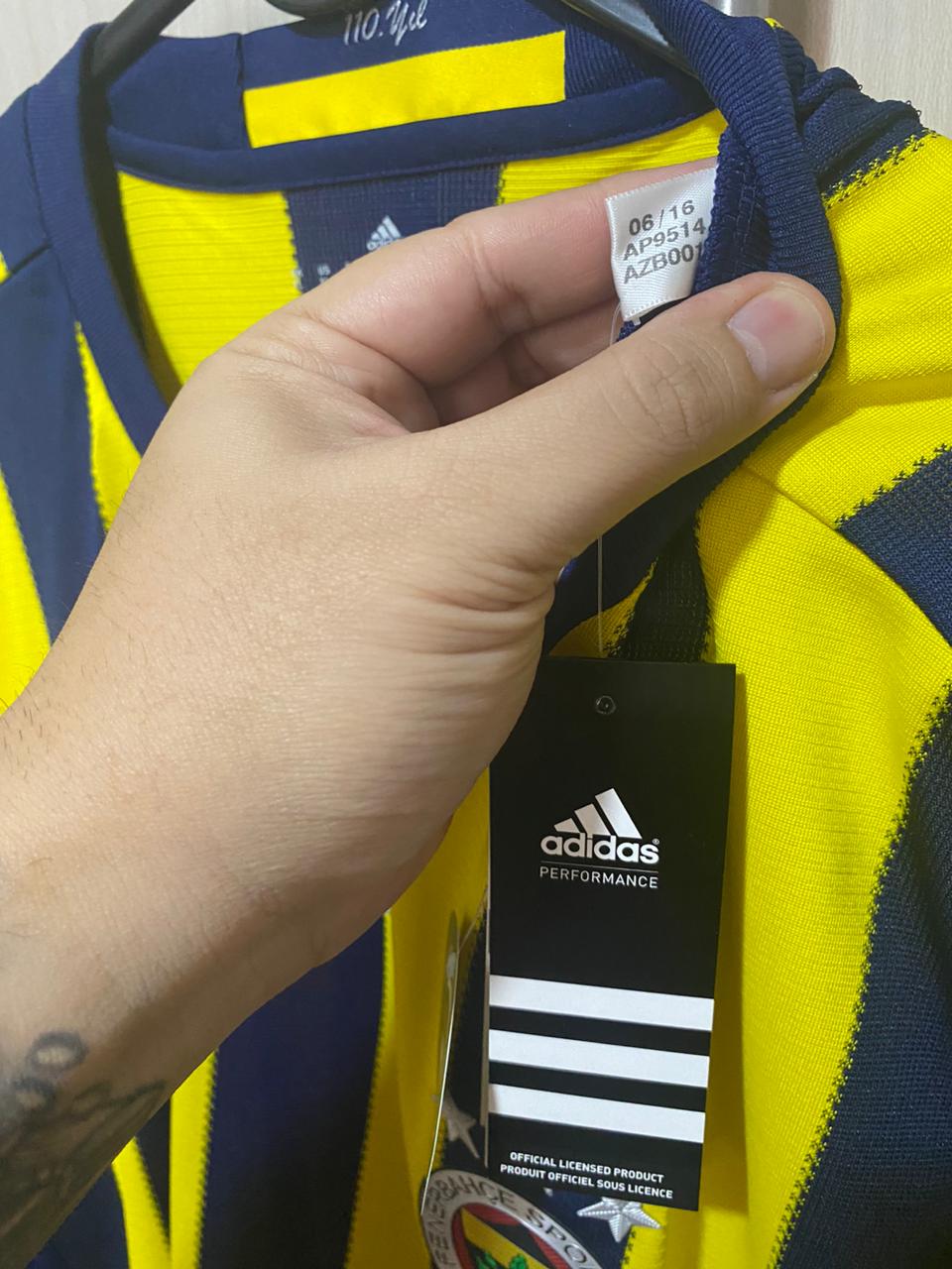 Camiseta Fenerbahçe 2016/17 Oficial Adidas - GG (59 x 77 cm) - Nova com etiqueta