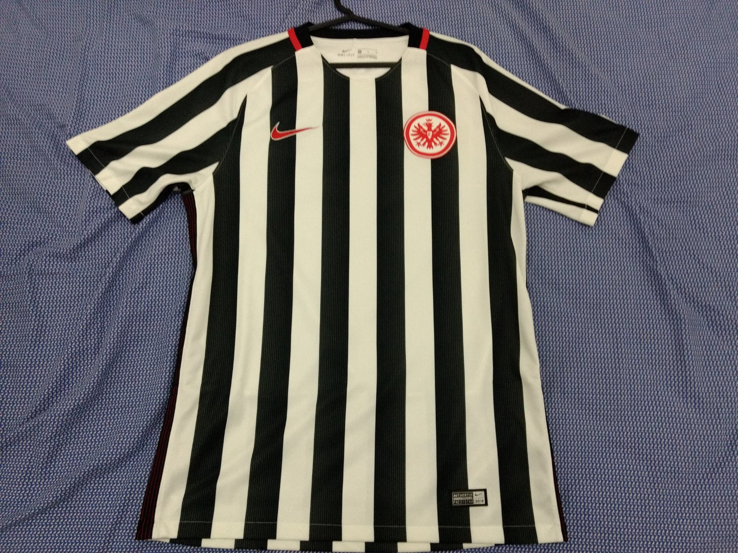 Camisa Eintracht Frankfurt Home 2016/2017 - Original