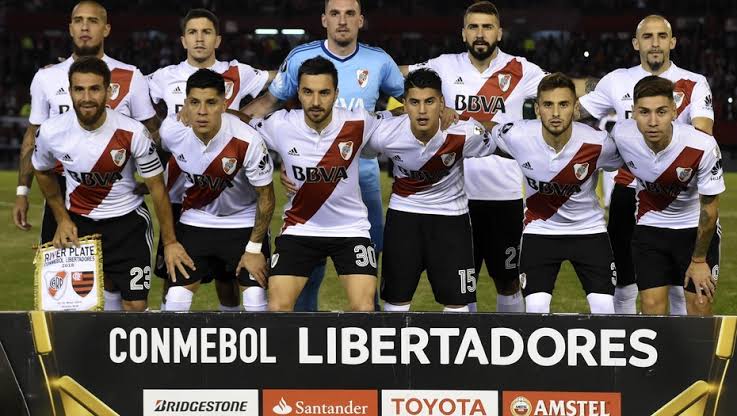 Lindíssima Camisa do River Plate - Home - 2017/2018 - #32 Scocco - Mangas Longas